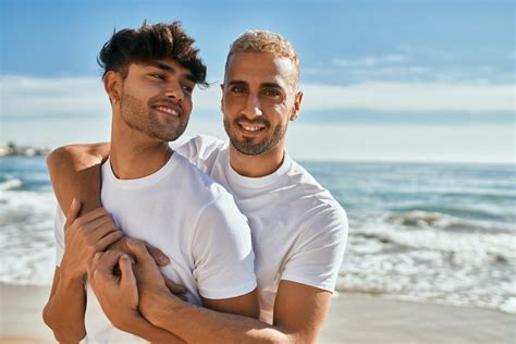 incontri gay a crotone|Spiagge gay in Calabria: Guida 2024